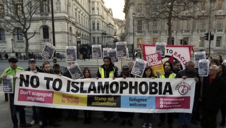 نصف أعضاء حزب المحافظين يعتقدون بأن الإسلام يشكّل تهديداً لأسلوب العيش البريطاني.